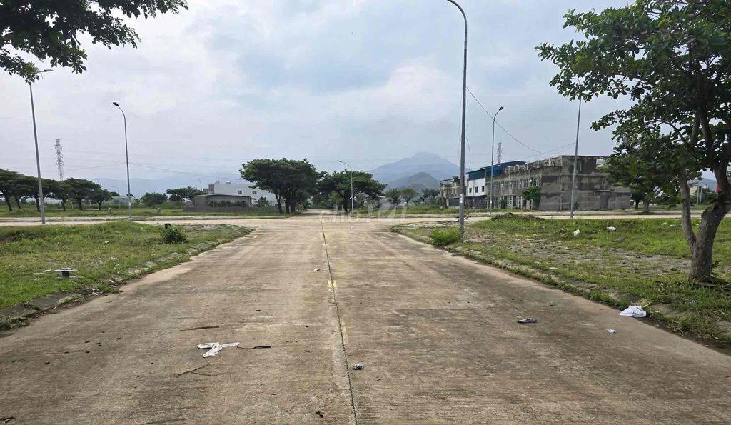 Đất đường 7m5 Golden Hill , kề góc thông thoáng , sổ hồng sẵn