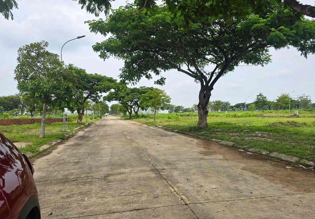 Đất đường 7m5 Golden Hill , kề góc thông thoáng , sổ hồng sẵn