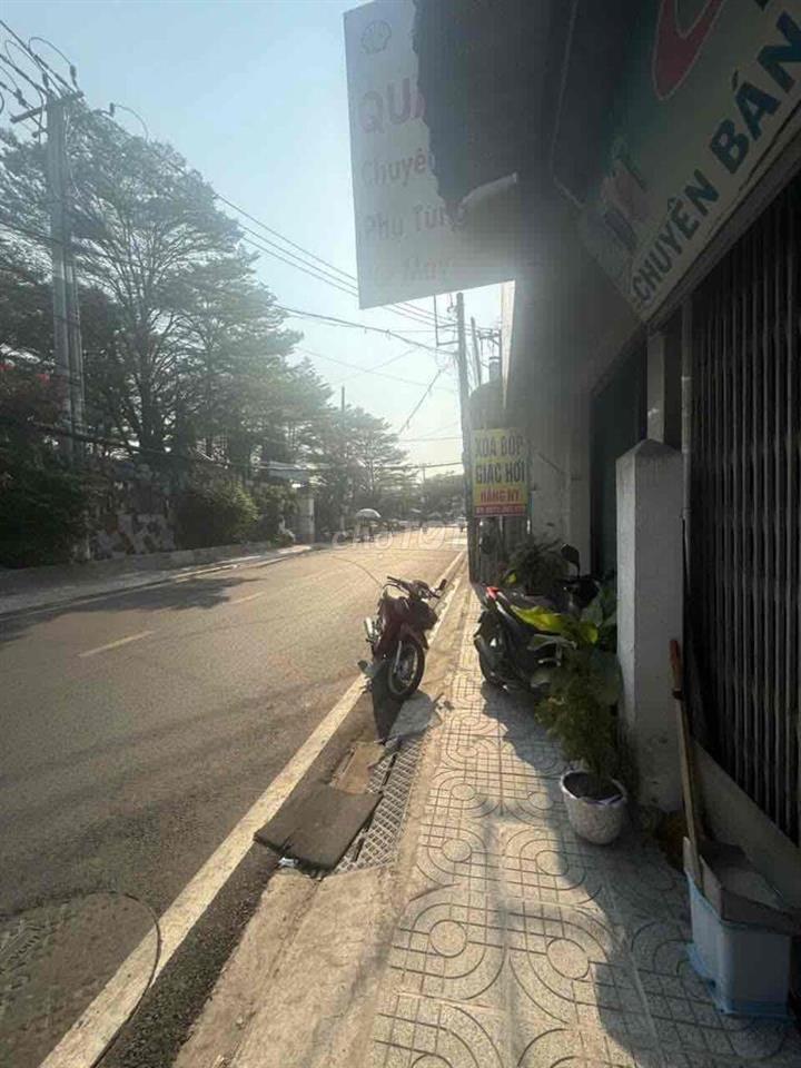 Bán nhà mặt tiền Hóc Môn