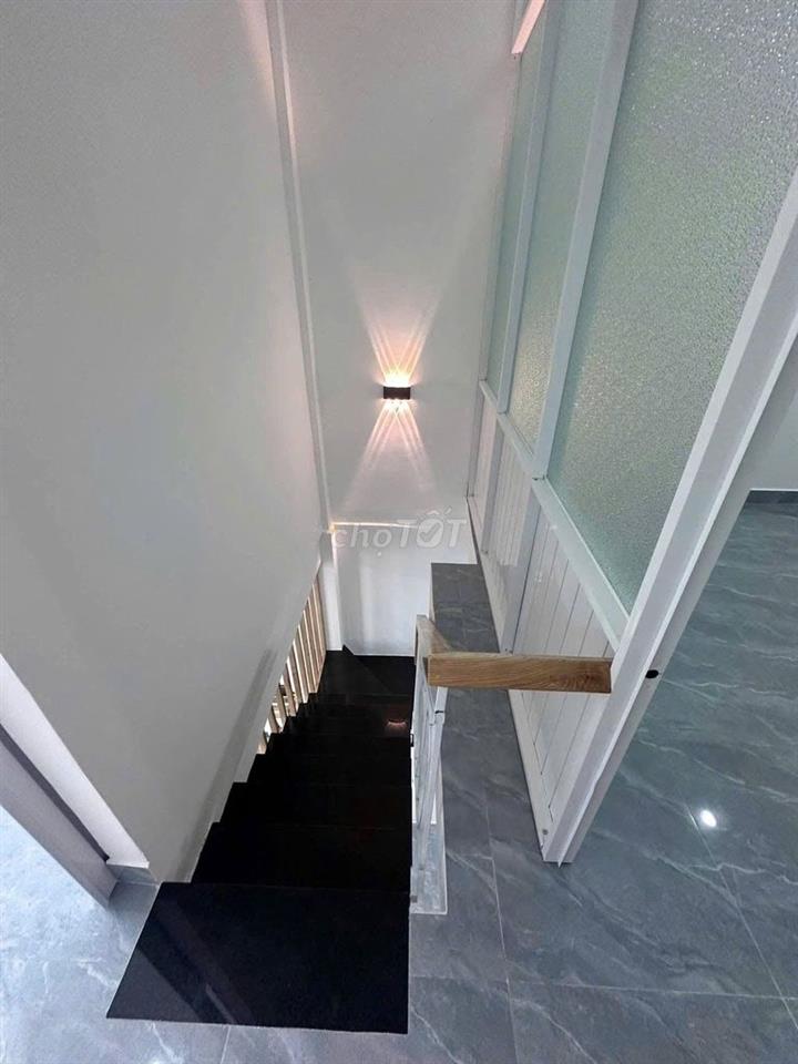 Nhà nguyên căn, Q. phú nhuận 109m2, đầy đủ nội thất 2PN Giá 13,5 tr/th