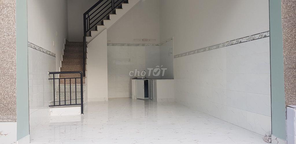 Cho thuê NC nhà MT đg 22, ngay trường CĐ Công Thương, xe tải vi vu