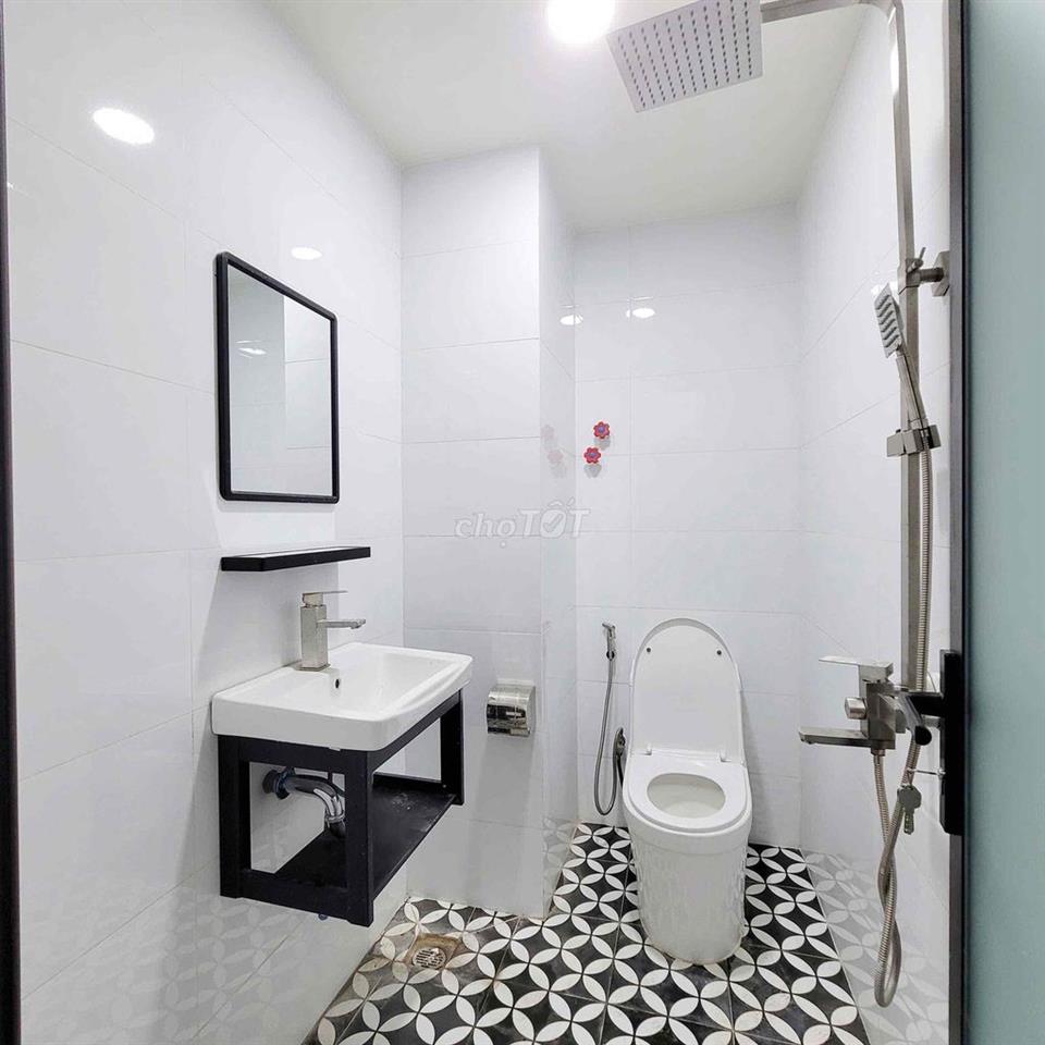 CĂN HỘ VIEW ĐẸP NGAY HỒ BÁ KIỆN QUẬN 10