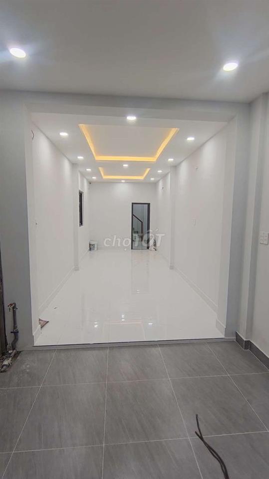 cho thuê full tầng trệt Đ.XÓM CHIẾU