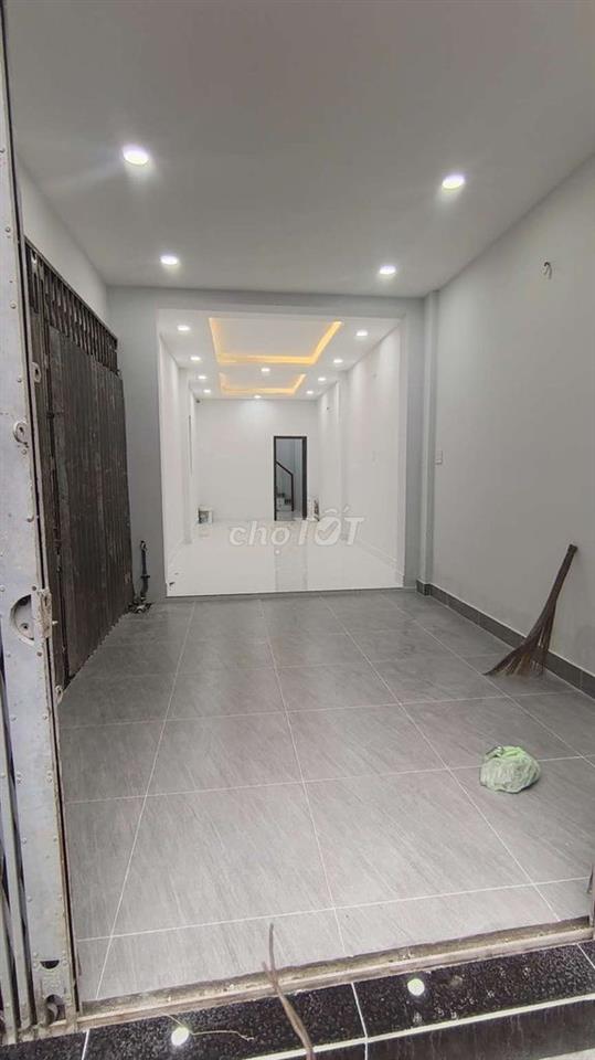 cho thuê full tầng trệt Đ.XÓM CHIẾU