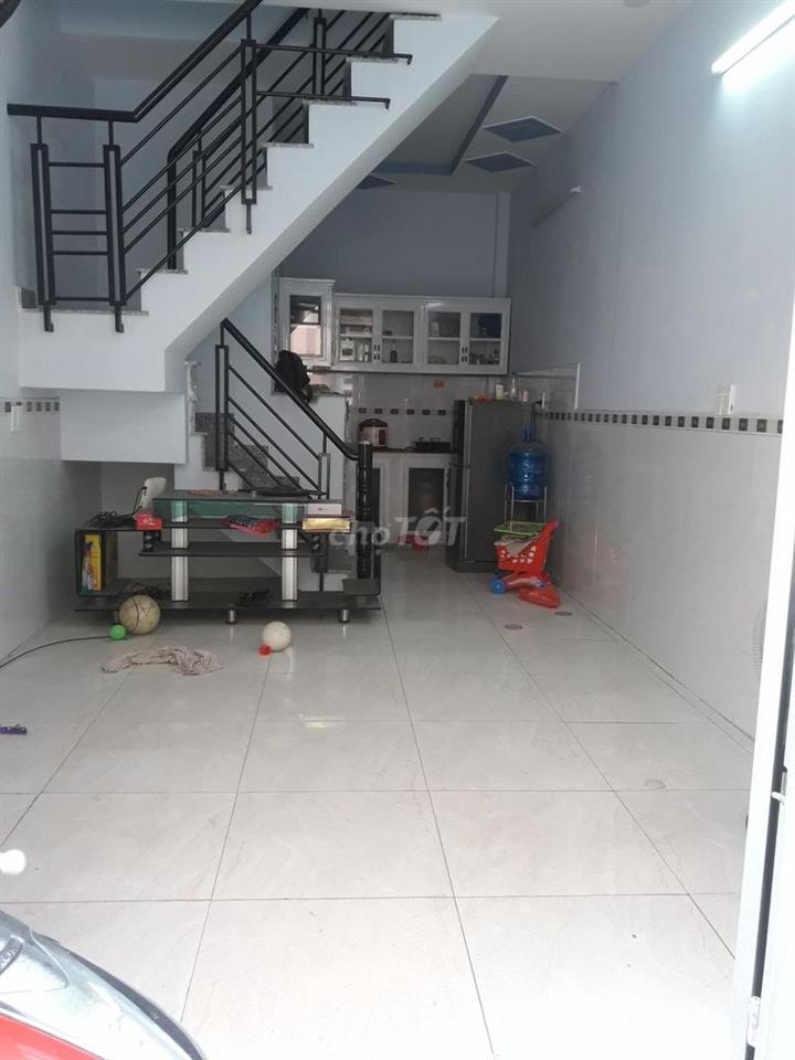 Nhà riêng cho gia đình thuê 2PN 2VS 1PK 1PB 1 sân phơi, khu để xe máy
