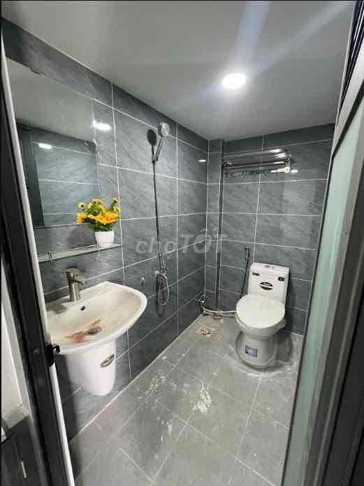 Pass phòng trọ quận 12 sẵn máy lạnh + tủ lạnh, hỗ trợ 500 tiền cọc