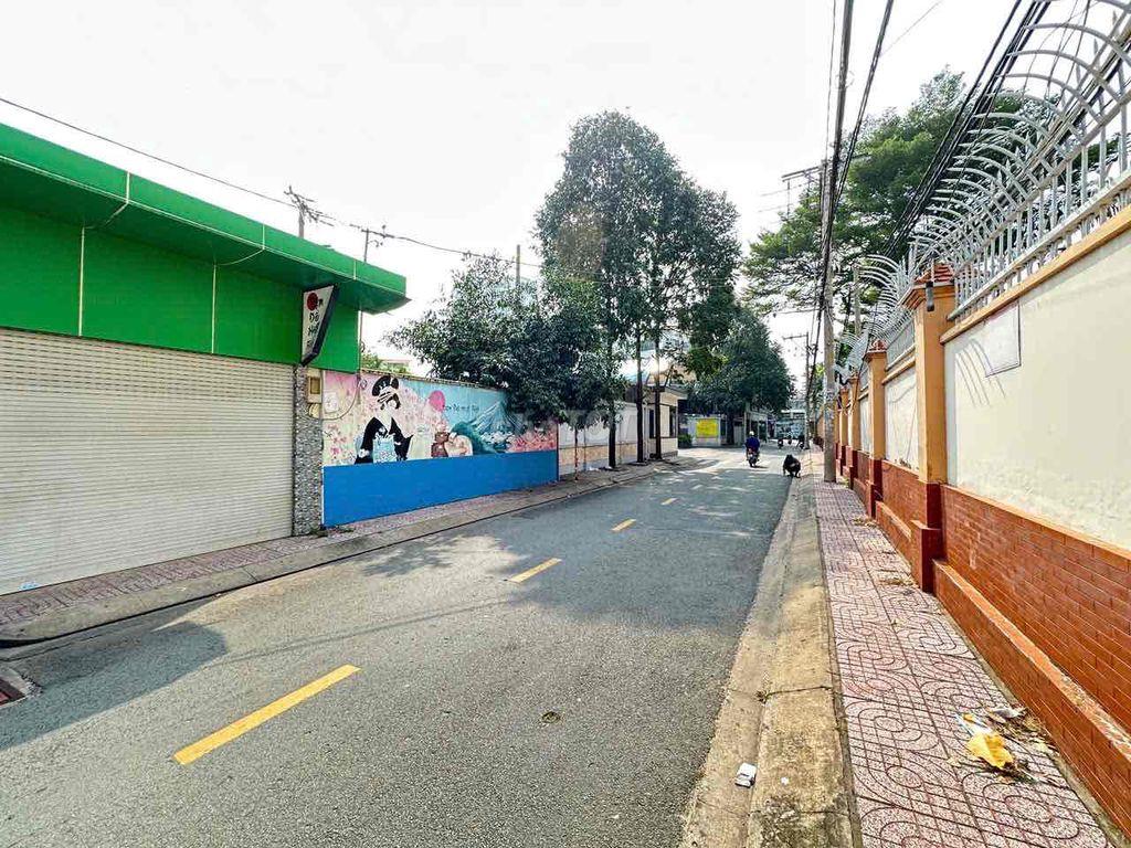 Đất lớn Luỹ Bán Bích