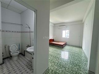 Phòng Rộng 30m2 ở đường 3 người Ngay đường Đỗ Xuân Hợp