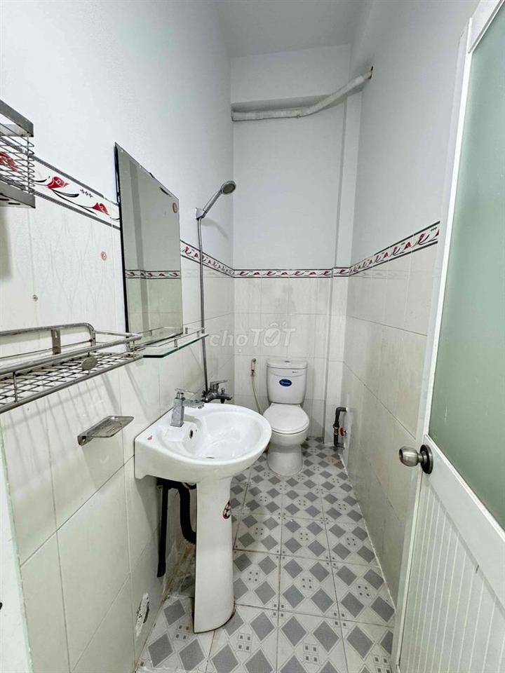 Phòng Ban Công Ngay Đường Đỗ Xuân Hợp Ngay Chợ Và Trường Đại Học