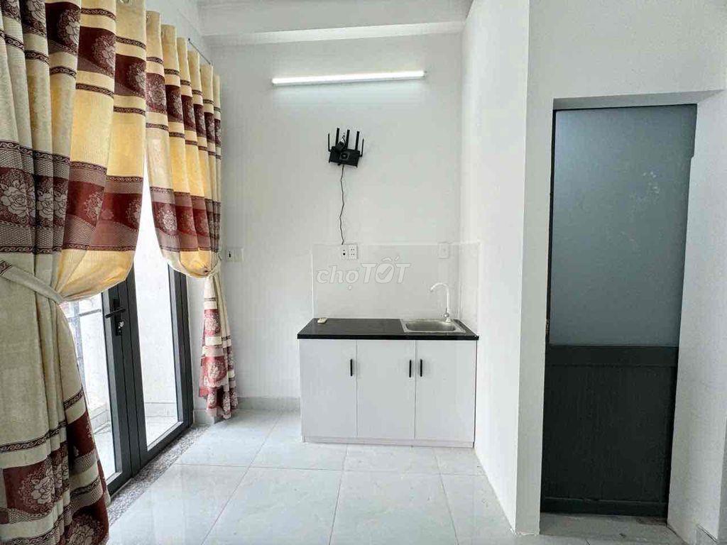 Cho Thuê Phòng Ban Công Ngay Sát Gần Trường Đại Học Văn Lang CS3