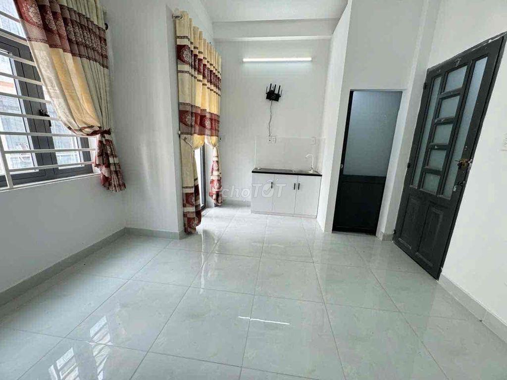 Cho Thuê Phòng Ban Công Ngay Sát Gần Trường Đại Học Văn Lang CS3