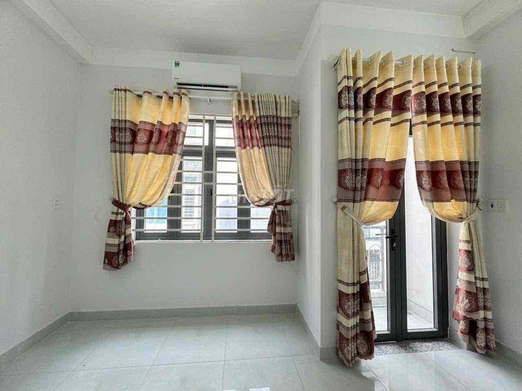 Cho Thuê Phòng Ban Công Ngay Sát Gần Trường Đại Học Văn Lang CS3