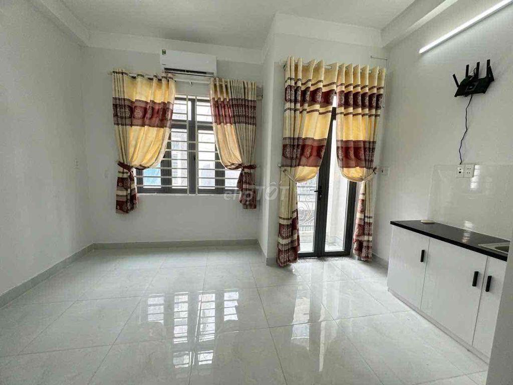 Cho Thuê Phòng Ban Công Ngay Sát Gần Trường Đại Học Văn Lang CS3