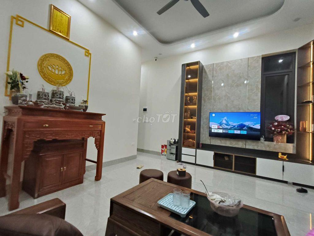 nhà mặt tiền. chính chủ