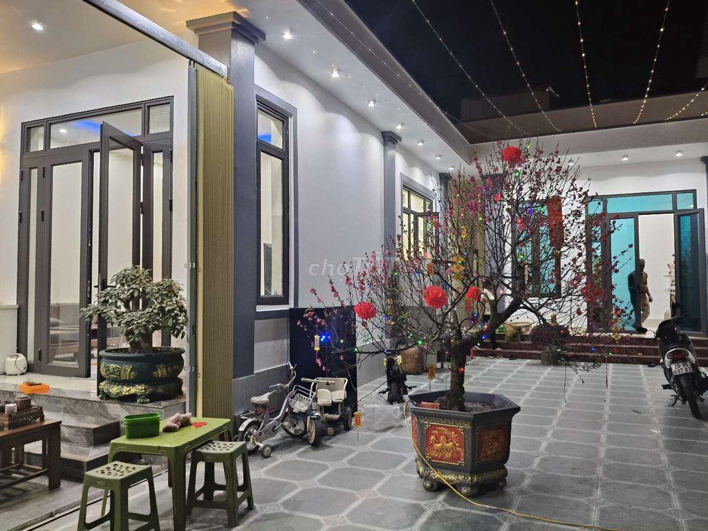 nhà mặt tiền. chính chủ