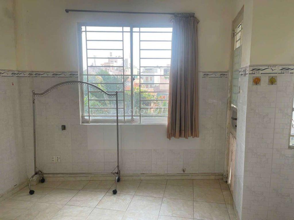 phòng cho thuê giá rẻ, có ban công, bếp, toilet riêng, wifi free.