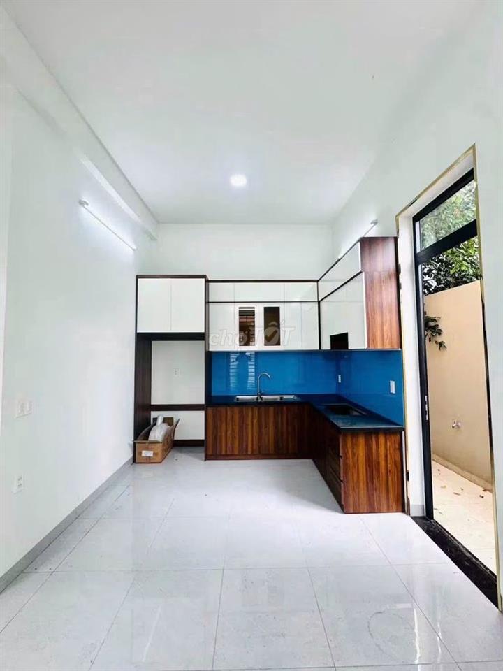 Bán Căn Góc 3lầu mới, mặt tiền đường số 4 Long Trường Q9 5.5x20m 6.5tỷ