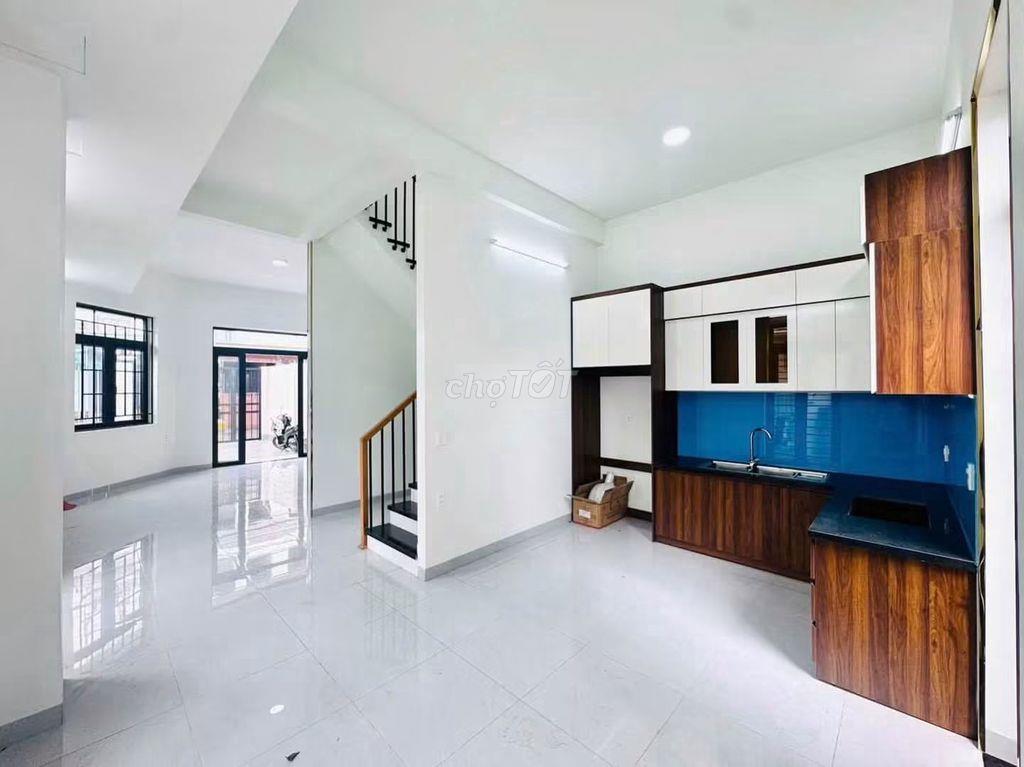 Bán Căn Góc 3lầu mới, mặt tiền đường số 4 Long Trường Q9 5.5x20m 6.5tỷ