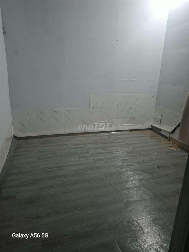 CHO THUÊ PHÒNG TRỌ CÁCH TRẠM XE BUS 250M GỒM XE ***