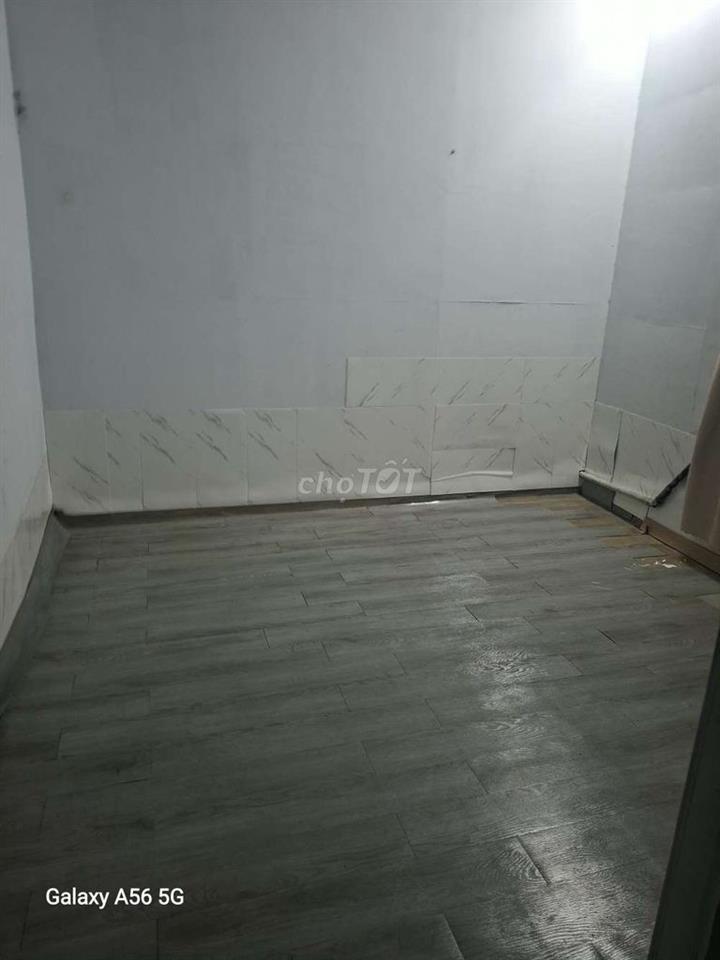 CHO THUÊ PHÒNG TRỌ CÁCH TRẠM XE BUS 250M GỒM XE ***