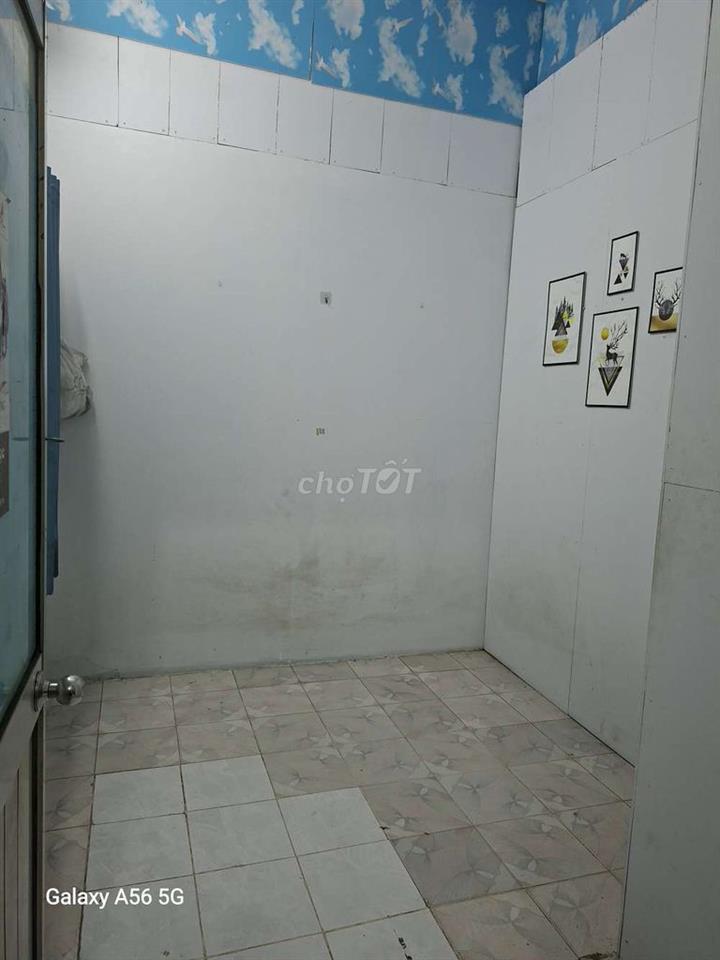 CHO THUÊ PHÒNG TRỌ CÁCH TRẠM XE BUS 250M GỒM XE ***