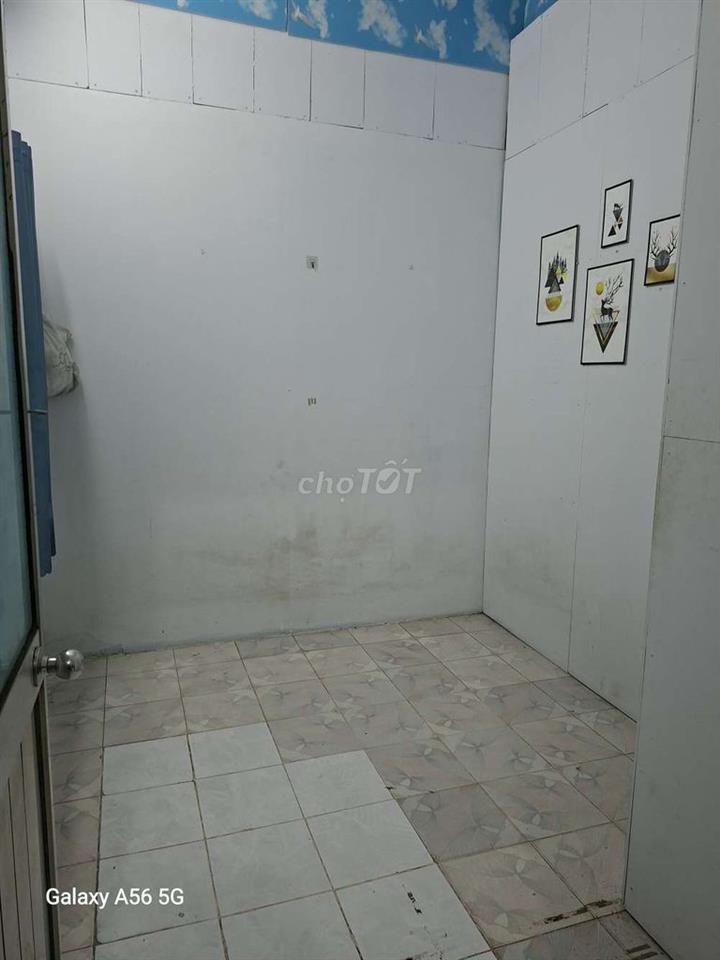 CHO THUÊ PHÒNG TRỌ CÁCH TRẠM XE BUS 250M GỒM XE ***