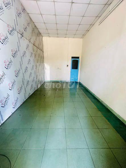 Mặt bằng  mặt tiền Nguyên Hữu Thọ phù hợp kinh doanh