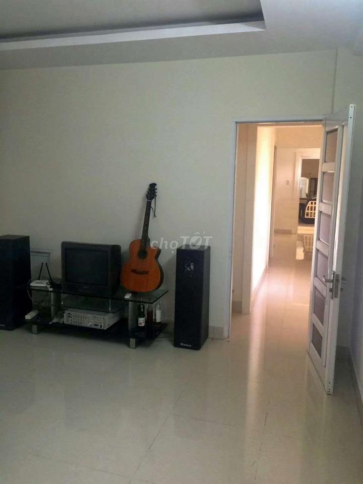 Nhà mặt tiền Trần Quốc Toản, 101m², 3PN, sân thượng thoáng
