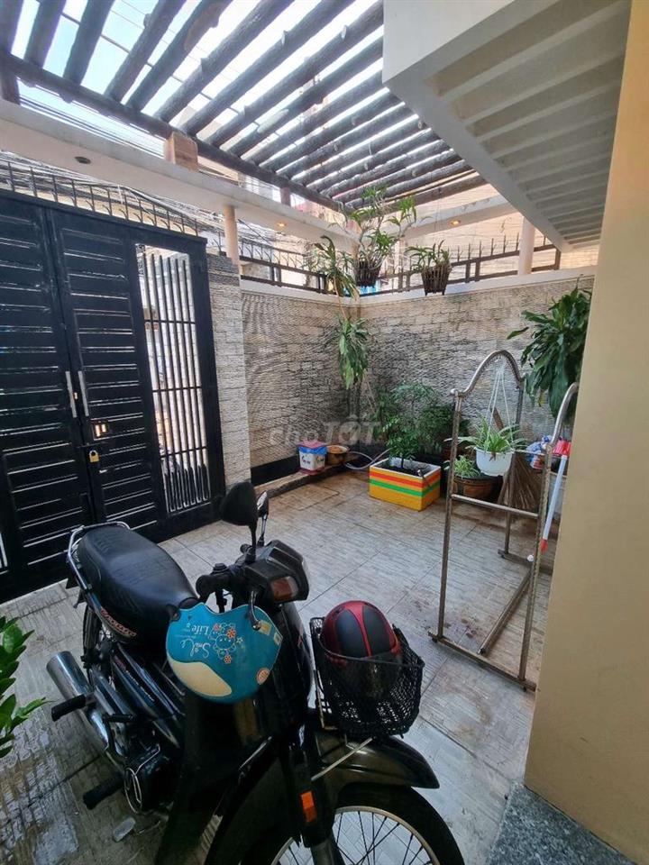 Nhà mặt tiền Trần Quốc Toản, 101m², 3PN, sân thượng thoáng