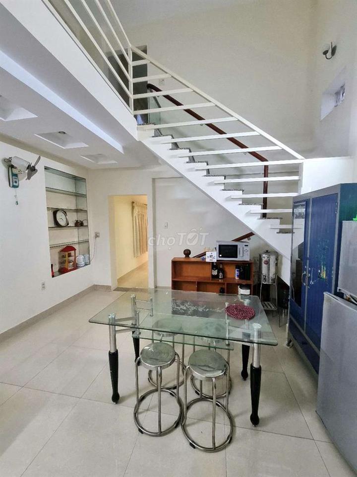 Nhà mặt tiền Trần Quốc Toản, 101m², 3PN, sân thượng thoáng