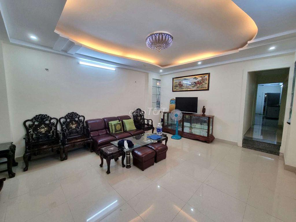 Nhà mặt tiền Trần Quốc Toản, 101m², 3PN, sân thượng thoáng