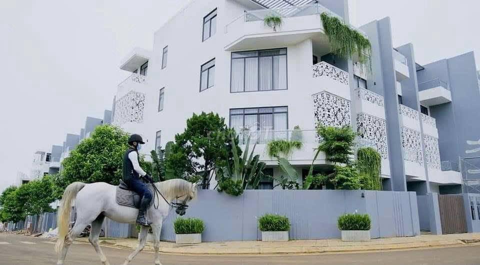 Nhà mặt phố Thành Phố cà phê