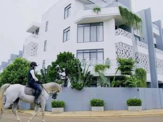 Nhà mặt phố Thành Phố cà phê