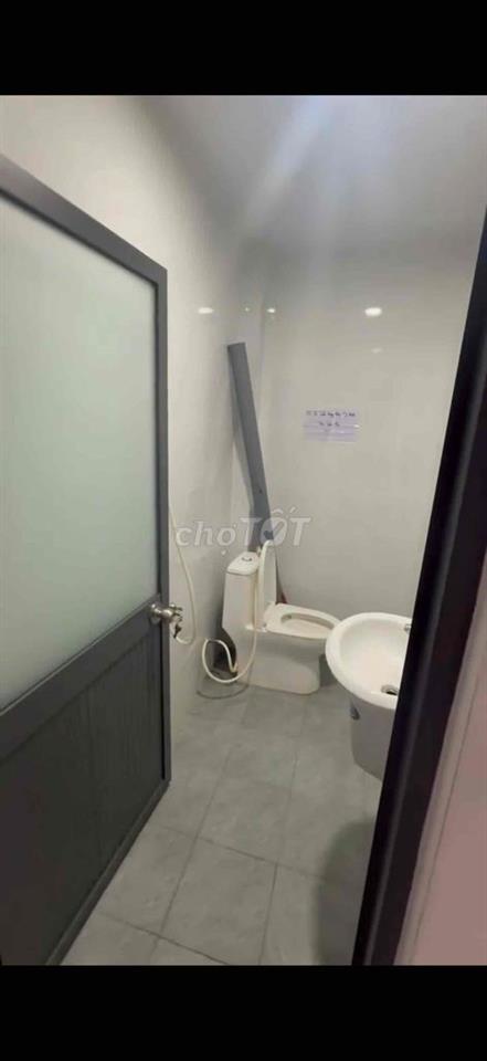 Cho thuê mặt bằng TDT 200m2 có gách lửng
