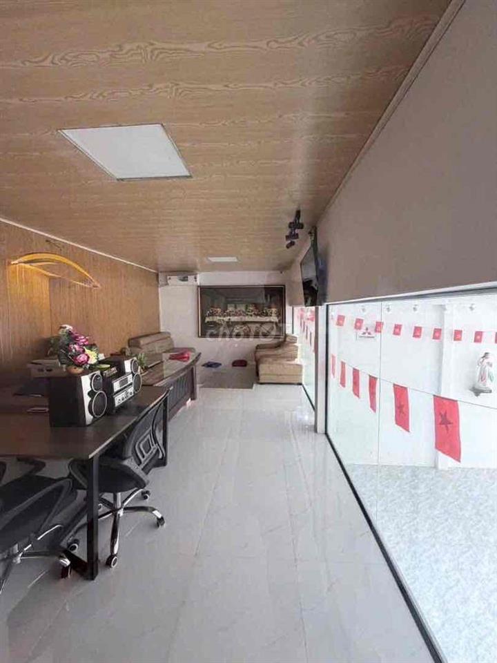 Cho thuê mặt bằng TDT 200m2 có gách lửng