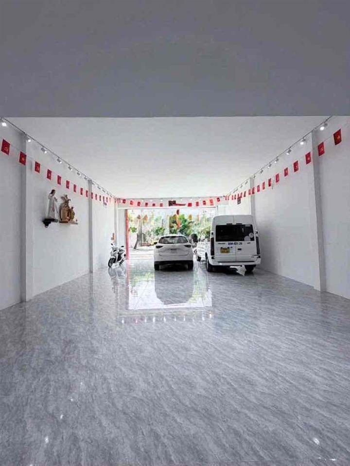 Cho thuê mặt bằng TDT 200m2 có gách lửng