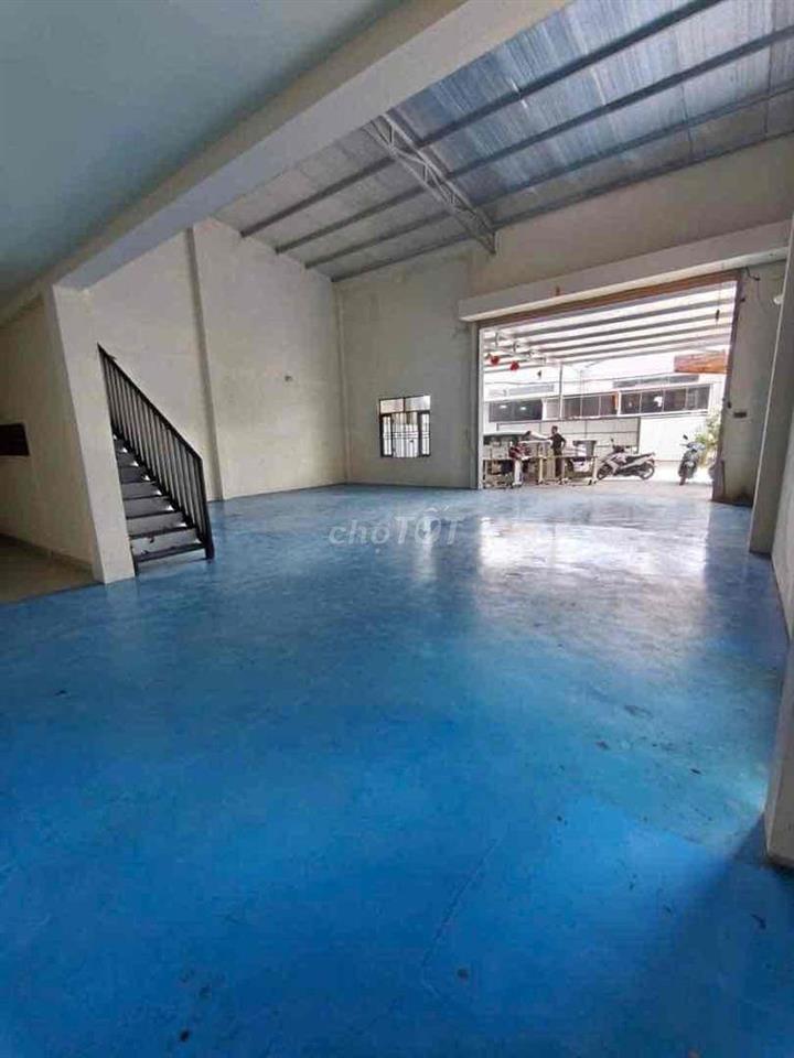 Cho thuê kho Xuân Thới Thượng 300m2 Nền epoxy Thông Thoáng