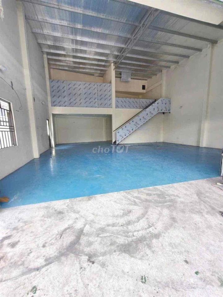 Cho thuê kho Xuân Thới Thượng 300m2 Nền epoxy Thông Thoáng