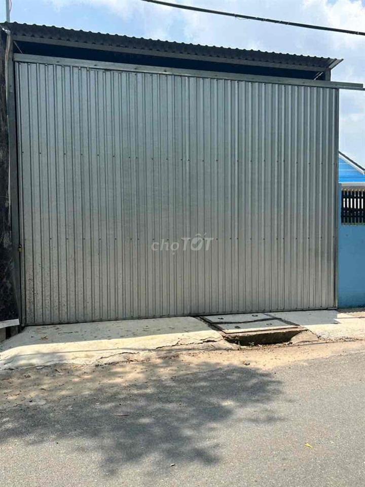 Cho thuê kho TDT. 220m2—Trần cao trống suốt Thông thoáng