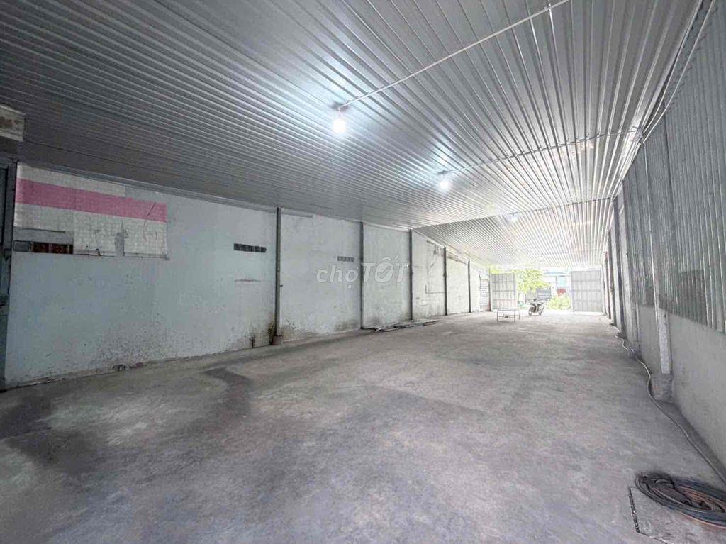Cho thuê kho 250m2 Trống suốt thông thoáng đường xe tải