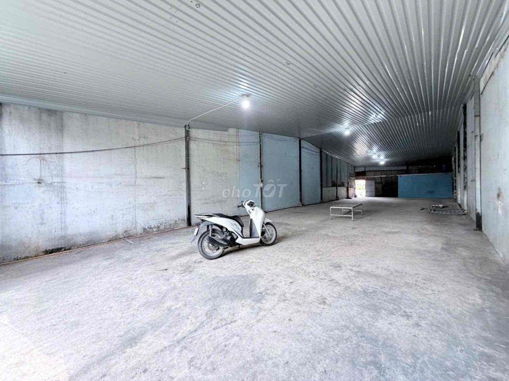 Cho thuê kho 250m2 Trống suốt thông thoáng đường xe tải