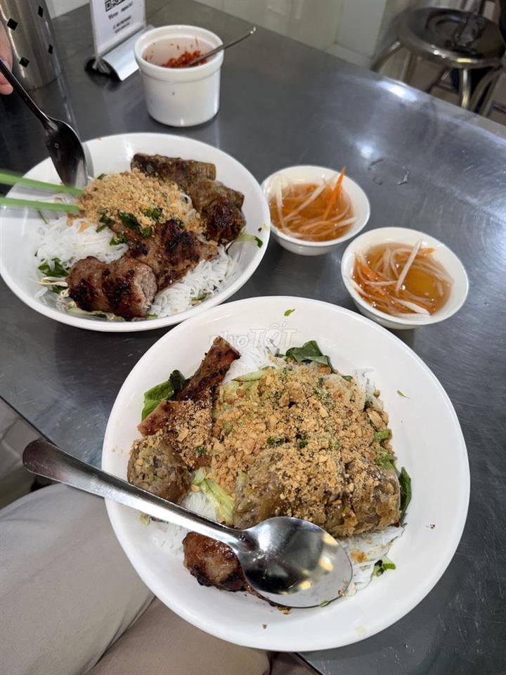 CHO THUÊ TOÀN BỘ TẦNG TRỆT CỦA TOÀ NHÀ