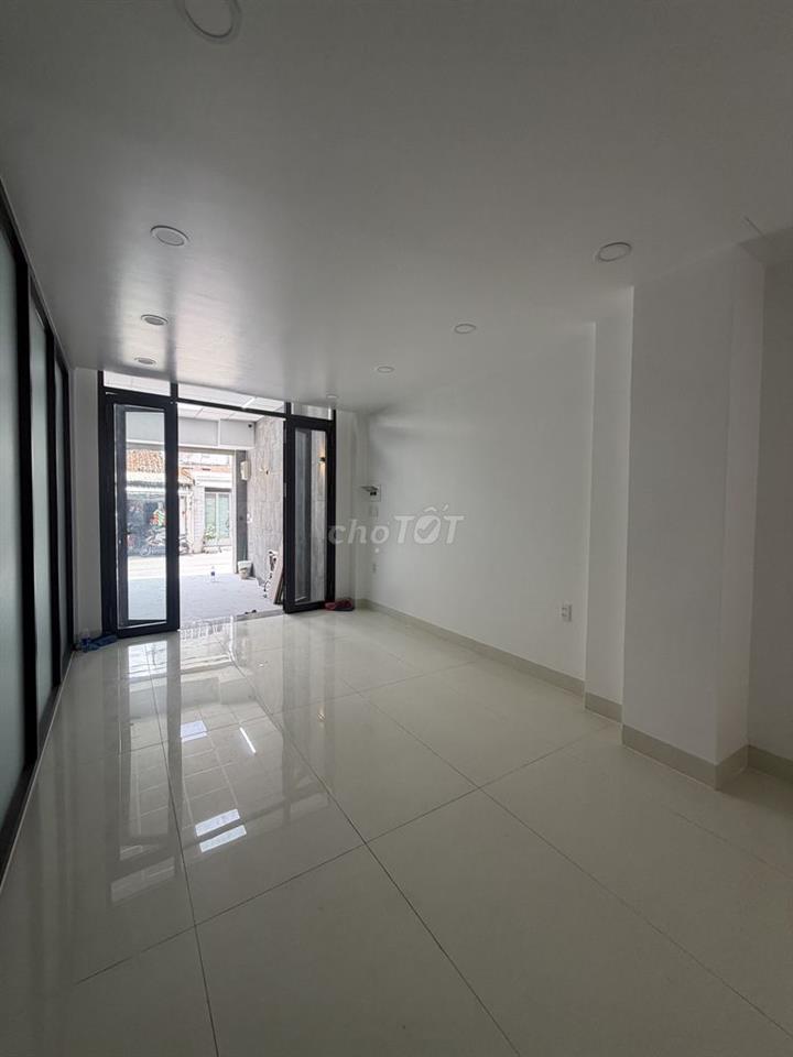 CHO THUÊ TOÀN BỘ TẦNG TRỆT CỦA TOÀ NHÀ