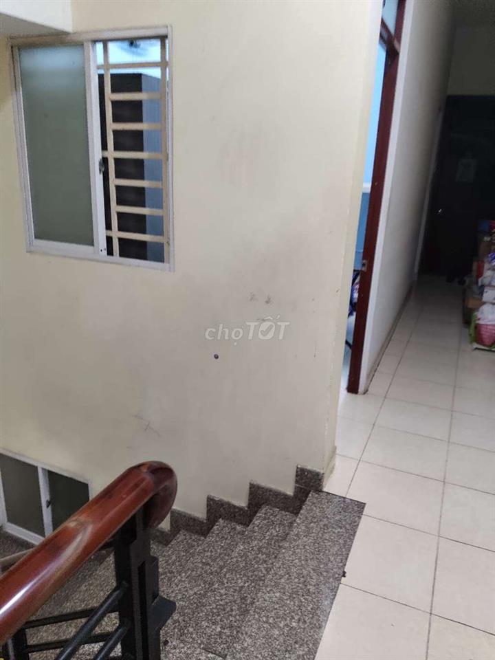 Tìm nữ thuê phòng trọ