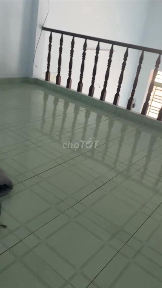Nhà HXH 4 triệu / tháng 3,8 * 12m gác lở 1 phòng ngủ