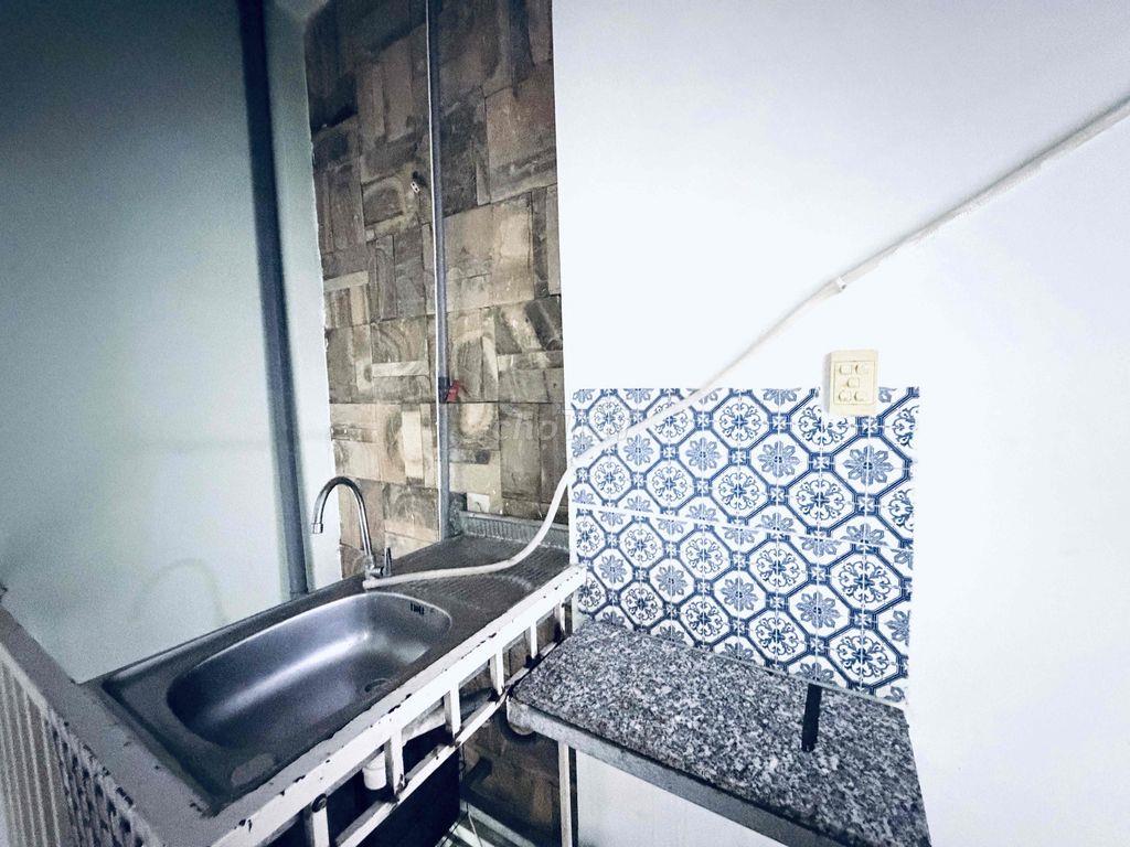 Phòng trọ Nguyễn Đình Chiểu Q3 có cửa sổ - wc riêng khép kín