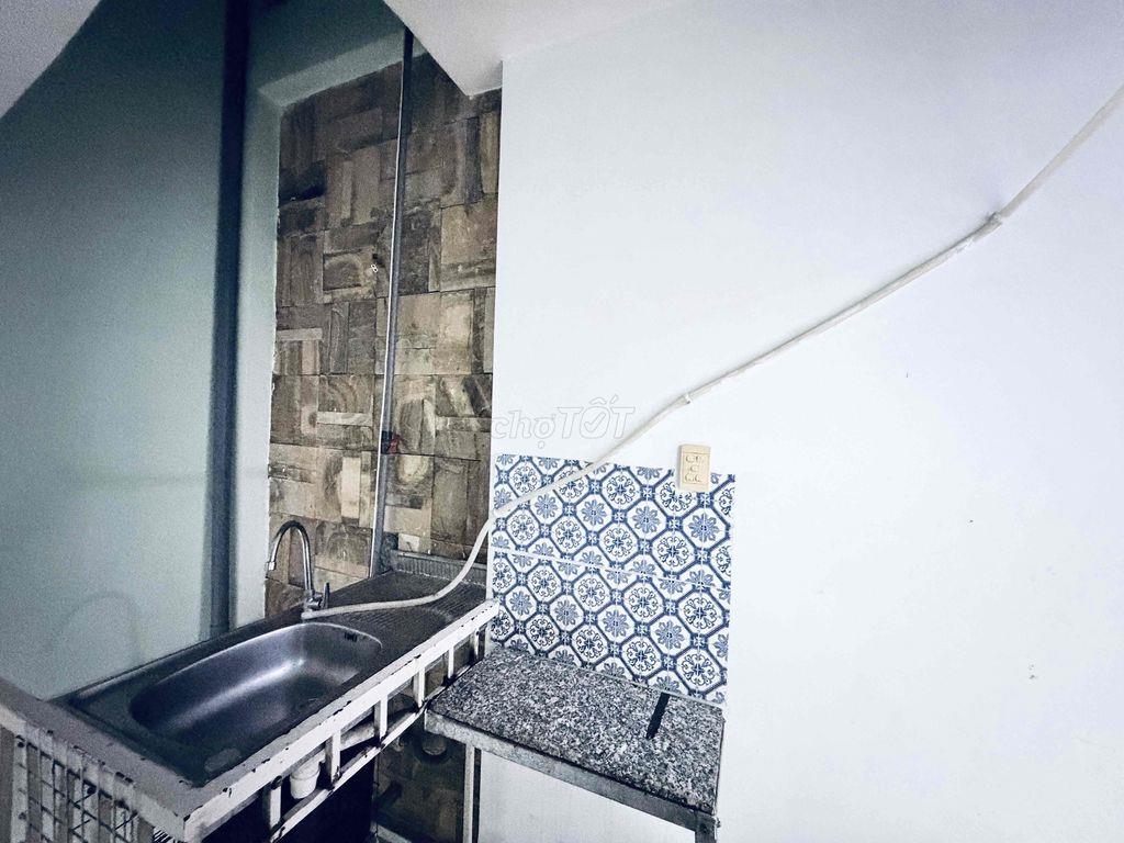 Phòng trọ Nguyễn Đình Chiểu Q3 có cửa sổ - wc riêng khép kín