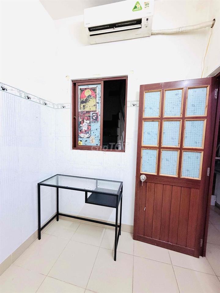 Phòng trọ Nguyễn Đình Chiểu Q3 có cửa sổ - wc riêng khép kín