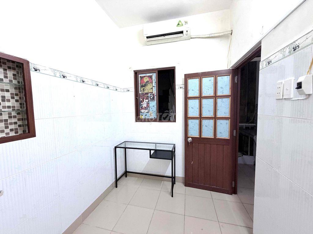 Phòng trọ Nguyễn Đình Chiểu Q3 có cửa sổ - wc riêng khép kín
