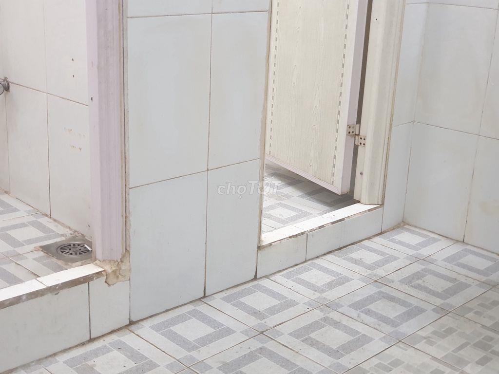 NHÀ TRUNG TÂM QUẬN 5, GIÁP Q1